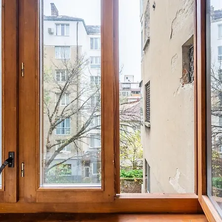 Vintage And Stylish 2bdrm