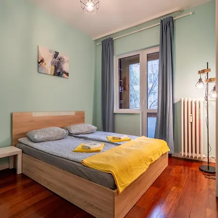 Vintage And Stylish 2bdrm Apartament