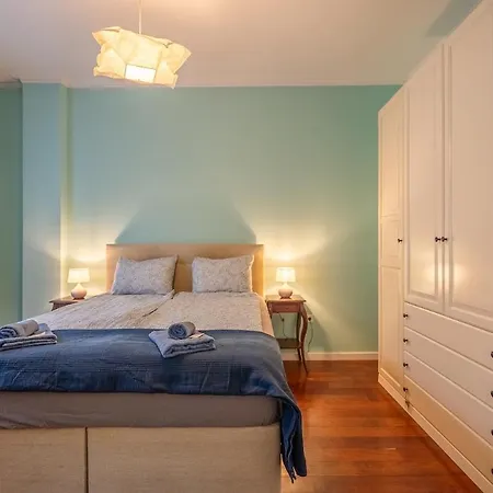 Vintage And Stylish 2bdrm