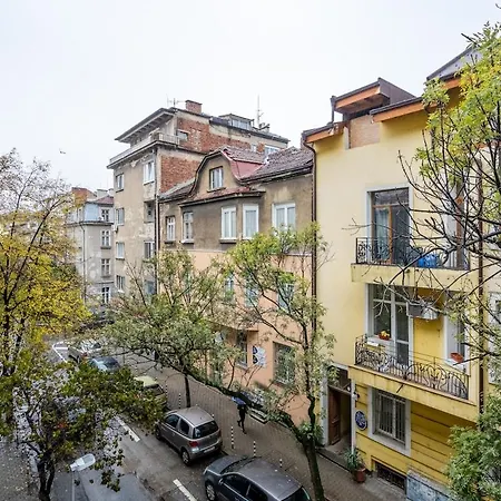 Vintage And Stylish 2bdrm Apartament
