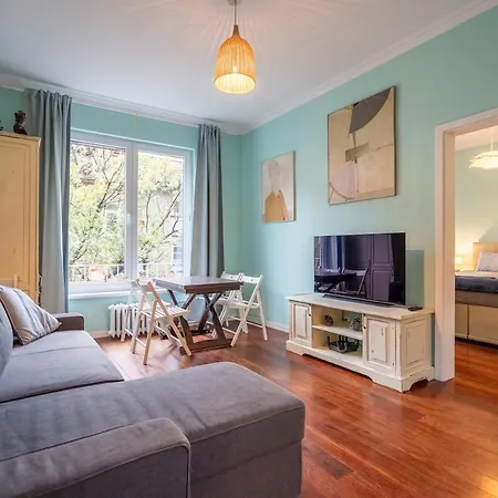 Vintage And Stylish 2bdrm